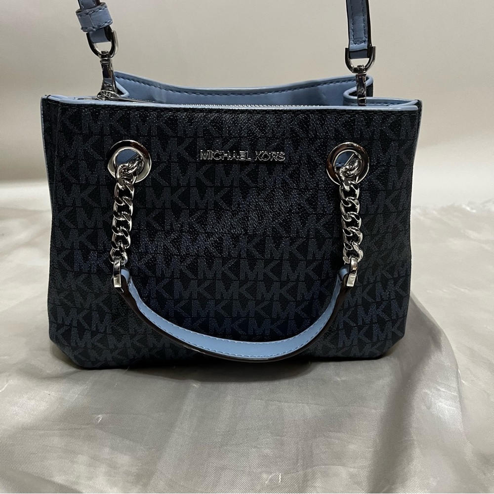 Michael Kors Teagan Small Messenger Crossbody